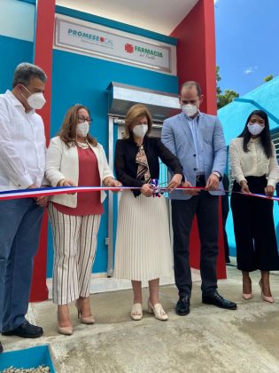 1608318006 18 PromeseCal inaugura tres Farmacias del Pueblo en Santiago y Santiago