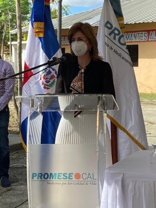 1608318006 614 PromeseCal inaugura tres Farmacias del Pueblo en Santiago y Santiago