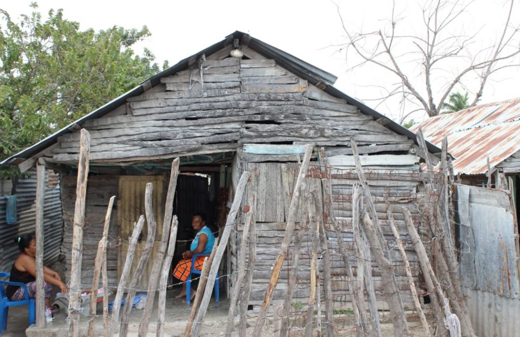Familias de Barrio Arriba del municipio de Cabral en Barahona
