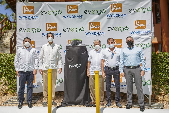 Viva Wyndham incorpora estaciones para vehículos eléctricos en Bayahíbe