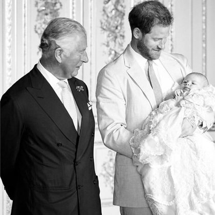 El príncipe Carlos compartió esta imagen con su hijo y nieto 