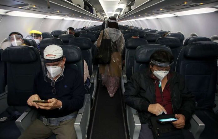 EEUU: “fuertes multas” a pasajeros que no usen mascarillas en los aviones