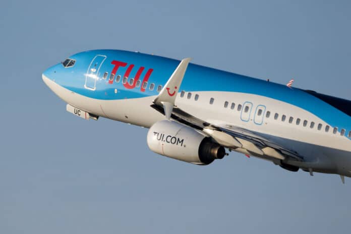 Tui Airways aplaza para el 27 de junio el reinicio de sus vuelos a RD