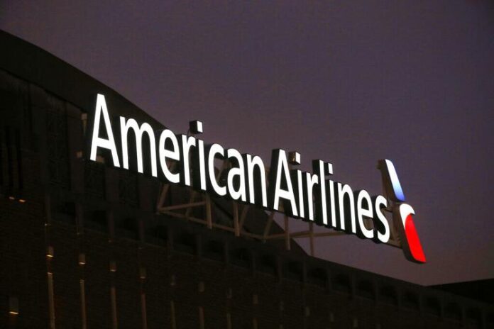 American cancela más de 90 vuelos este lunes por falta de personal