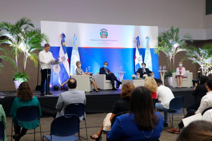 Turismo dominicano aborda medidas para fortalecer sector en foro regional