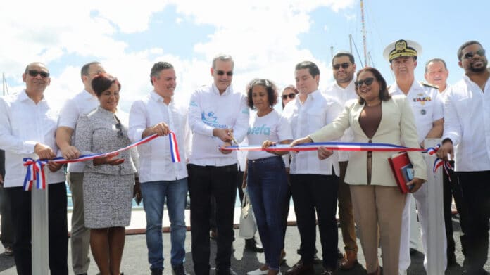Abinader inaugura muelle pesquero en Boca Chica que dinamizará turismo