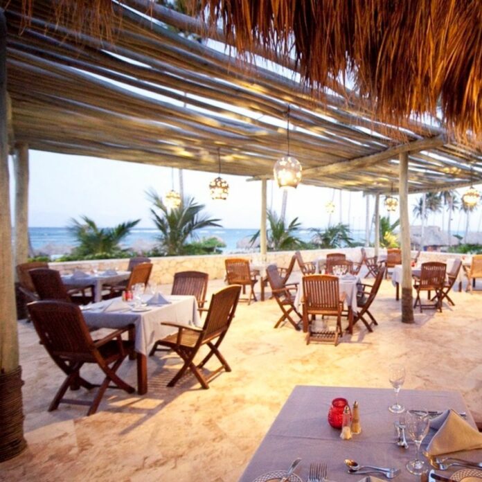 Disgustos en bares y restaurantes de Punta Cana por limitación de sus operaciones