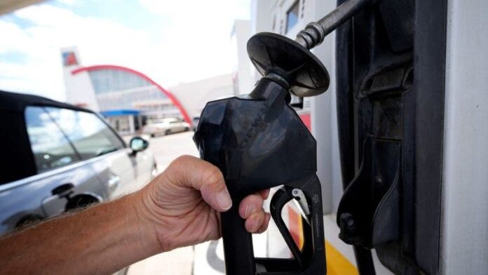 Baja precio promedio de la gasolina en Estados Unidos