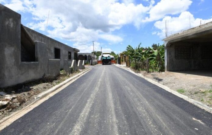 Abinader encabeza plan de asfaltado en la provincia San Juan