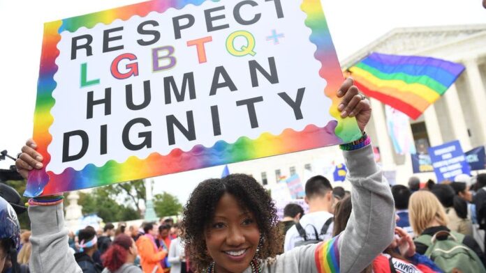 Experto ONU denuncia intentos de restringir derechos LGBT en EE.UU.