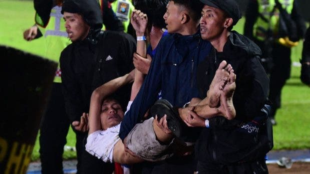 1664847907 643 Indonesia 125 muertos tras disturbios en partido de futbol