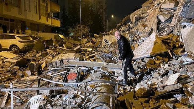 Terremoto de Turquia deja al menos 284 muertos y mas