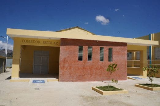 1680396007 203 Abinader inaugura centro educativo y estancia infantil en Hondo Valle