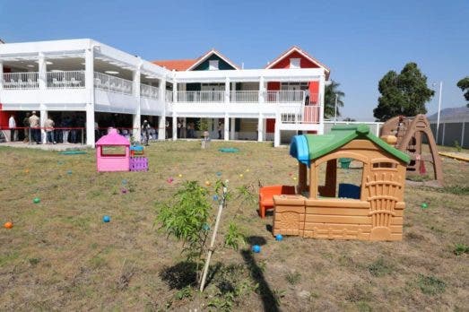 1680396008 433 Abinader inaugura centro educativo y estancia infantil en Hondo Valle