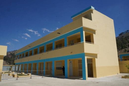 1680396008 499 Abinader inaugura centro educativo y estancia infantil en Hondo Valle
