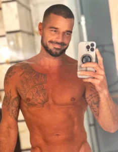 Ricky Martin causa revuelo con selfie provocador 684