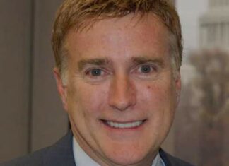 Wally Brewster aclara que boda en Santiago fue solo simbólica