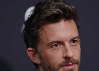 Jonathan Bailey es elegido el hombre más sexy de 2025 por People