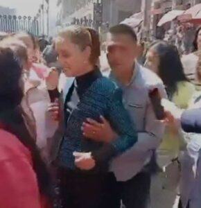 Claudia Sheinbaum sufre acoso en pleno recorrido por el centro histórico 719