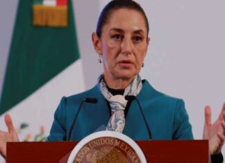 Claudia Sheinbaum sufre acoso en pleno recorrido por el centro histórico