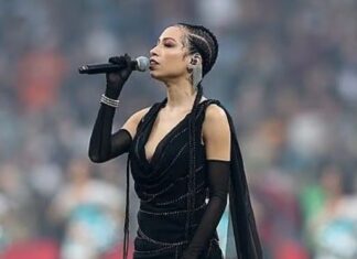 Karina Pasian desata debate por su atuendo en el NFL Madrid Game