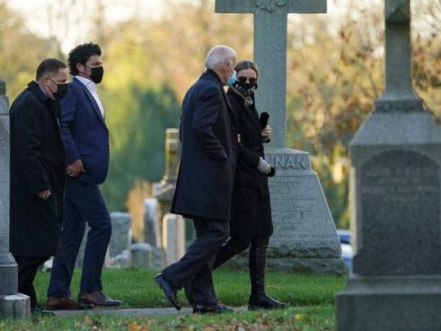 Biden comienza la jornada electoral con una visita a la tumba de su hijo