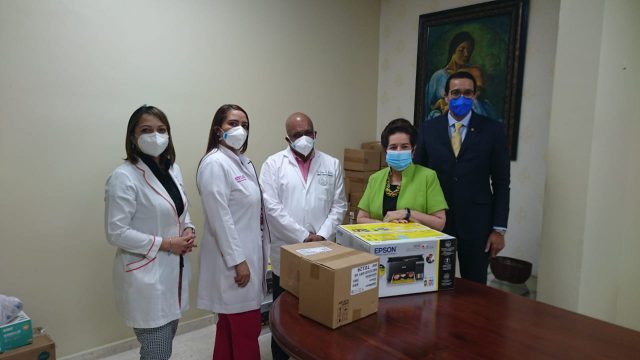 Maternidad de la Altagracia recibe equipos médicos la Fundación Popular y UNFPA