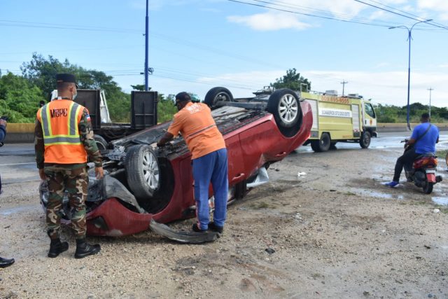 Dos personas heridas en accidente de tránsito en autopista Las Américas