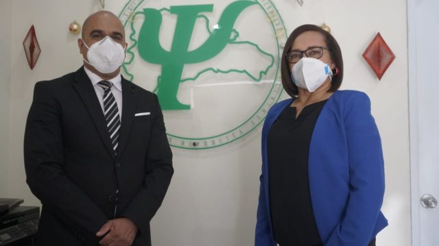 Amaury Ranirez y Maria de los Santos, representantes de los profesionales de la salud mental