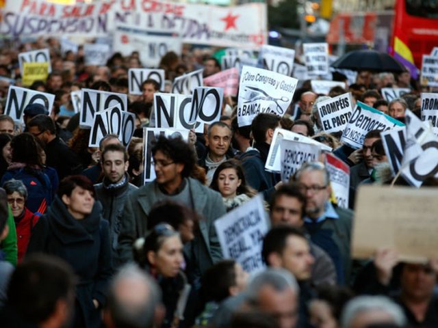 Miles de manifestantes protestan en España contra la reforma educativa