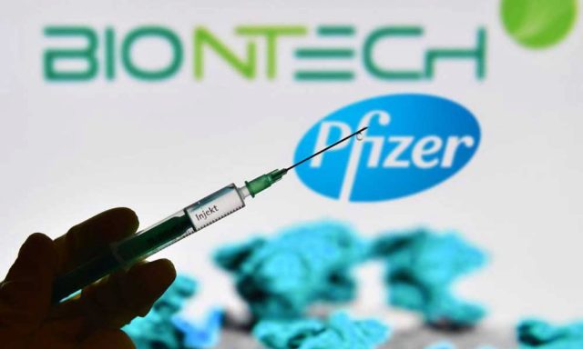 Gobierno firma con Pfizer y BioNTech para adquirir vacunas