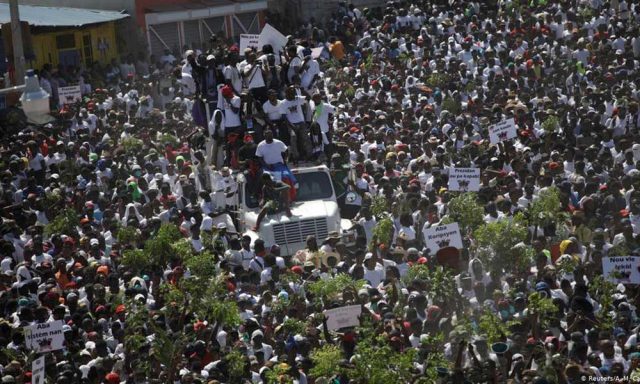 Miles de haitianos reclaman la renuncia de Moise