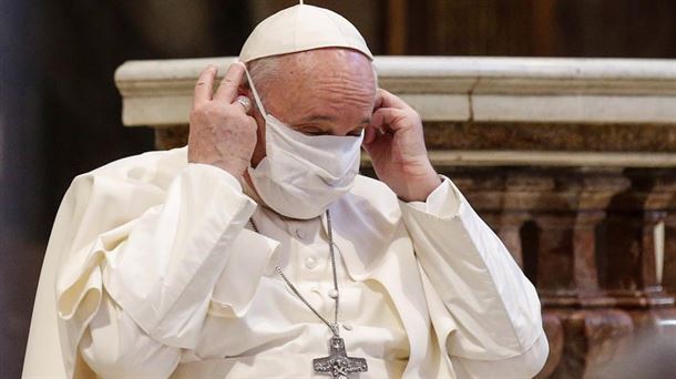 El papa recibió la segunda dosis de la vacuna y está inmunizado