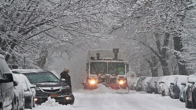 Estado de emergencia en New York y New Jersey por tormenta de nieve; más de 1.5 millón dominicanos afectados