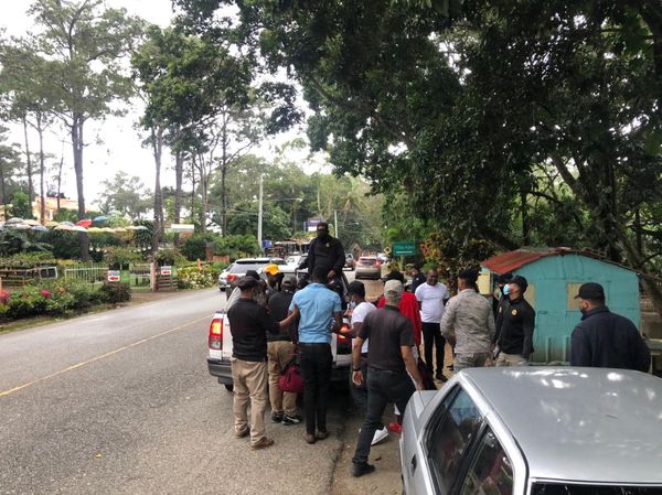 Migración y el Ejército detienen 49 indocumentados en el mercado de Jarabacoa