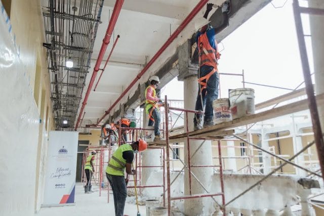 Autoridades supervisan reconstrucción del Hospital Padre Billini