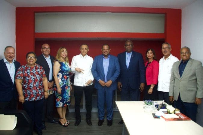 Alcalde apoya aspiraciones de Editrudis Beltrán para dirigir UASD