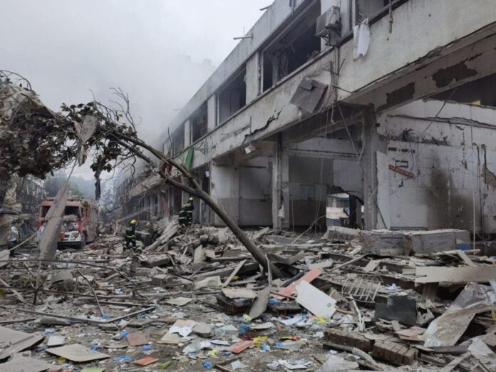 Dos muertos y un herido en China al derrumbarse edificio por explosión