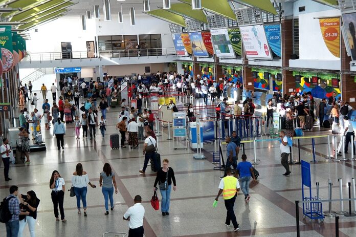 Flujo de pasajeros en aeropuertos de RD supera 1.2 millones en mayo