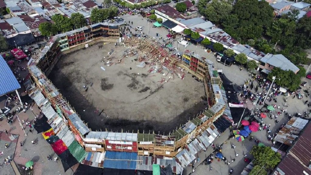 Al menos cinco muertos y decenas de heridos en desplome de plaza de toros en Colombia 1