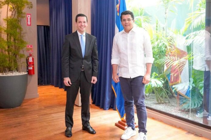 Hugo Beras gira visita al ministro Collado al asumir cargo en Intrant