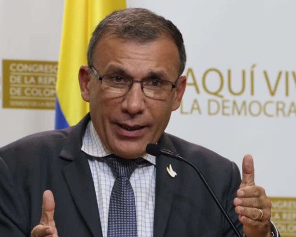 Roy Barreras, ha sido representante a la cámara y senador, así mismo fue miembro de la delegación del Gobierno en la mesa de negociación con las Fuerzas Armadas Revolucionarias de Colombia - Ejército del Pueblo (FARC-EP) en Cuba.