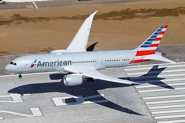 Hackers acceden a datos de clientes de American Airlines