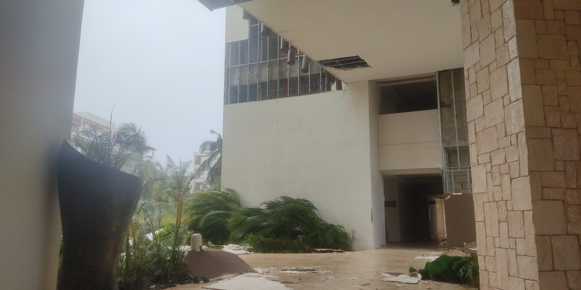 Impacto del huracan Fiona ocasiona cierre de tres hoteles en
