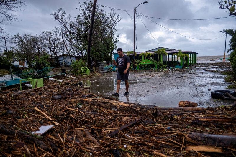 Biden llega a PR para evaluar daños causados por el huracán Fiona 
