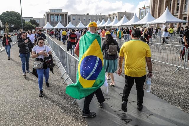 Brasilenos eligen su presidente en un pais polarizado hasta el ultimo dia1