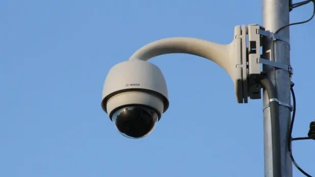 Gobierno británico prohíbe usar cámaras chinas en sus ministerios