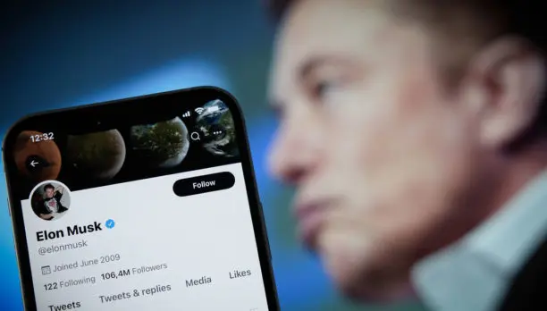 Según expertos con Elon Musk en Twitter se disparan los discursos de odio