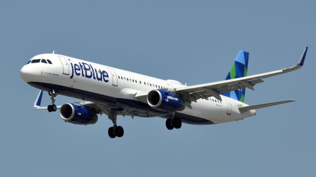 JetBlue acelera su inversión en combustible sostenible