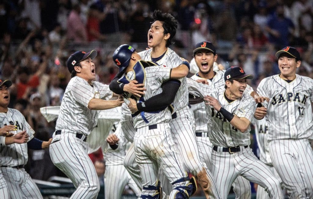 Japón Shohei Ohtani celebra con sus compañeros de equipo después de ganar el juego final del Campeonato Mundial de Béisbol 2023 entre Estados Unidos y Japón en el estadio de béisbol de LoanDepot Park en Miami, Florida, EE. UU. (Japón, Estados Unidos) EFE/EPA/ CRISTÓBAL HERRERA-ULASHKEVICH